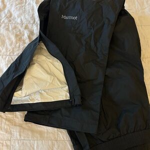 Marmot Black men’s windbreaker/rainpants size large, great condition, nwot